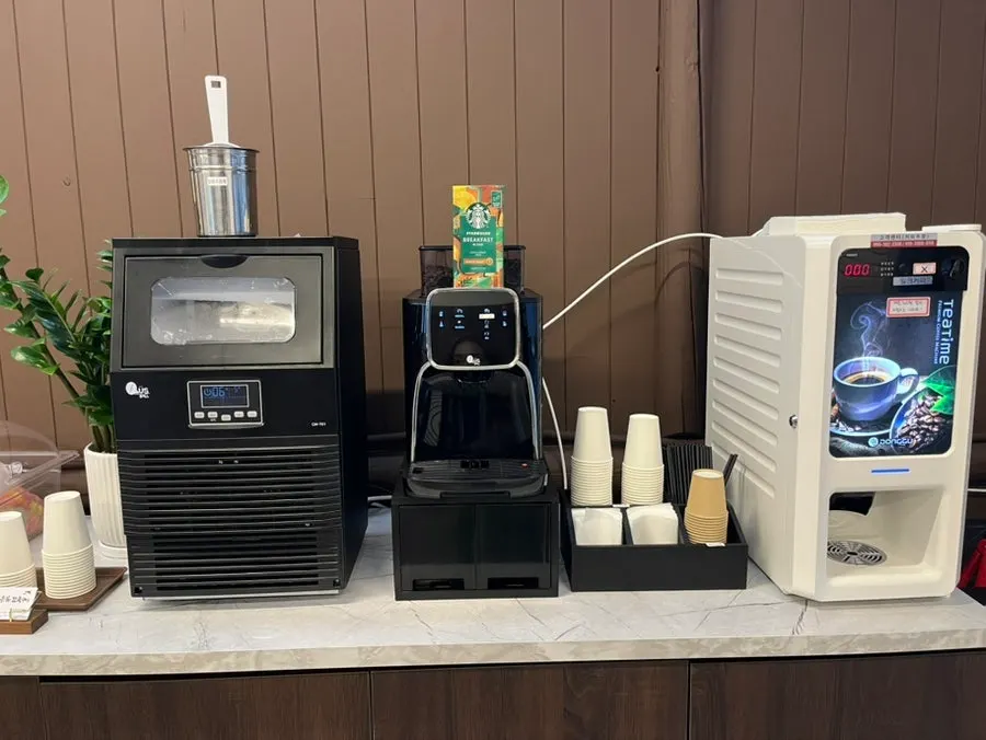 뻥튀기 3종이 놓인 후식 코너