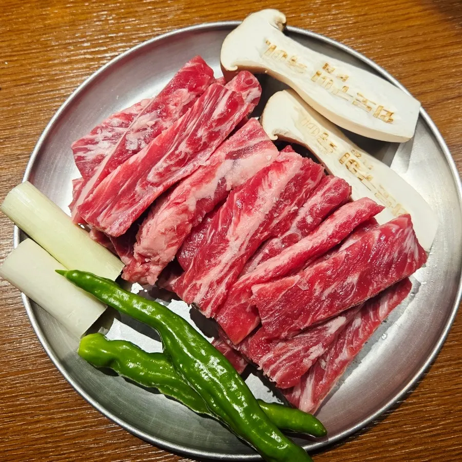 Table setting for the whole short rib set at Yugi Dongnam District Main Branch