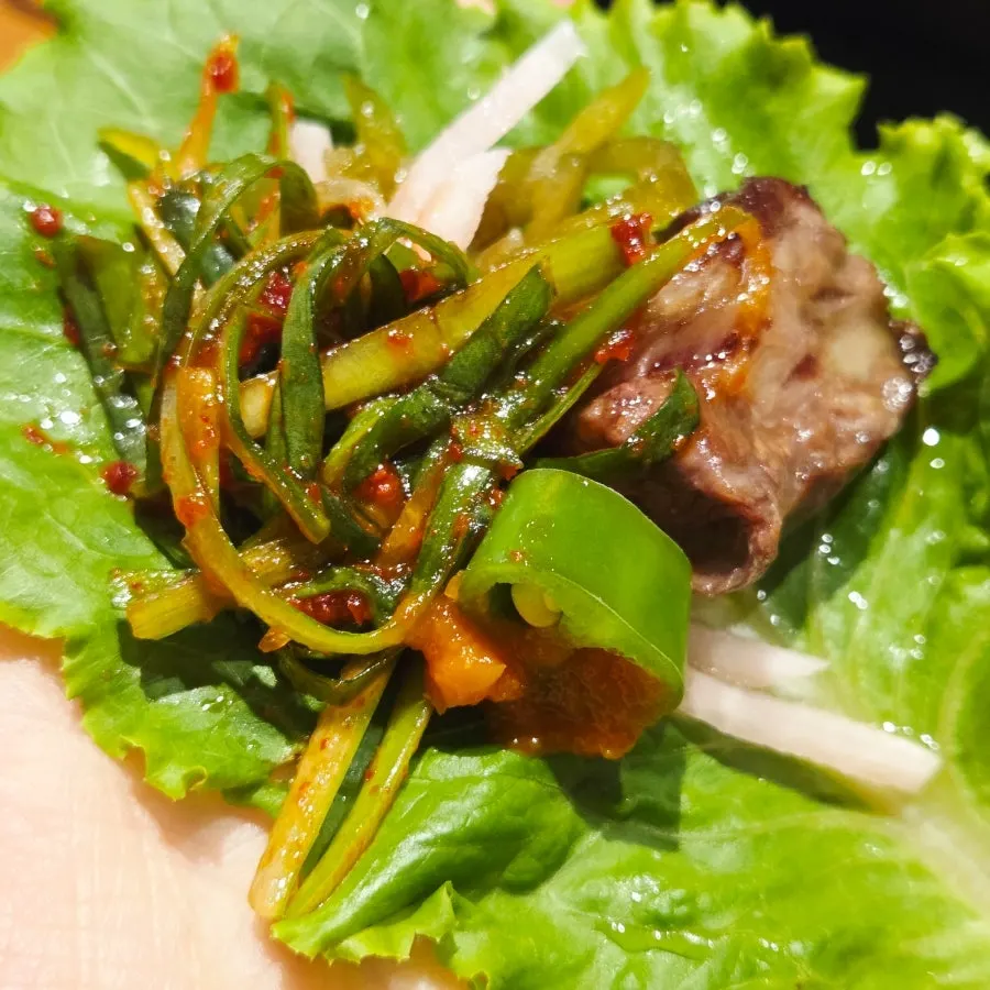 Short rib grilling on a thick grate