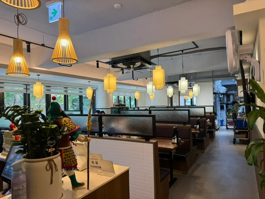 Hall interior of Yugwanjang Banjeom Omokgyo Station Branch