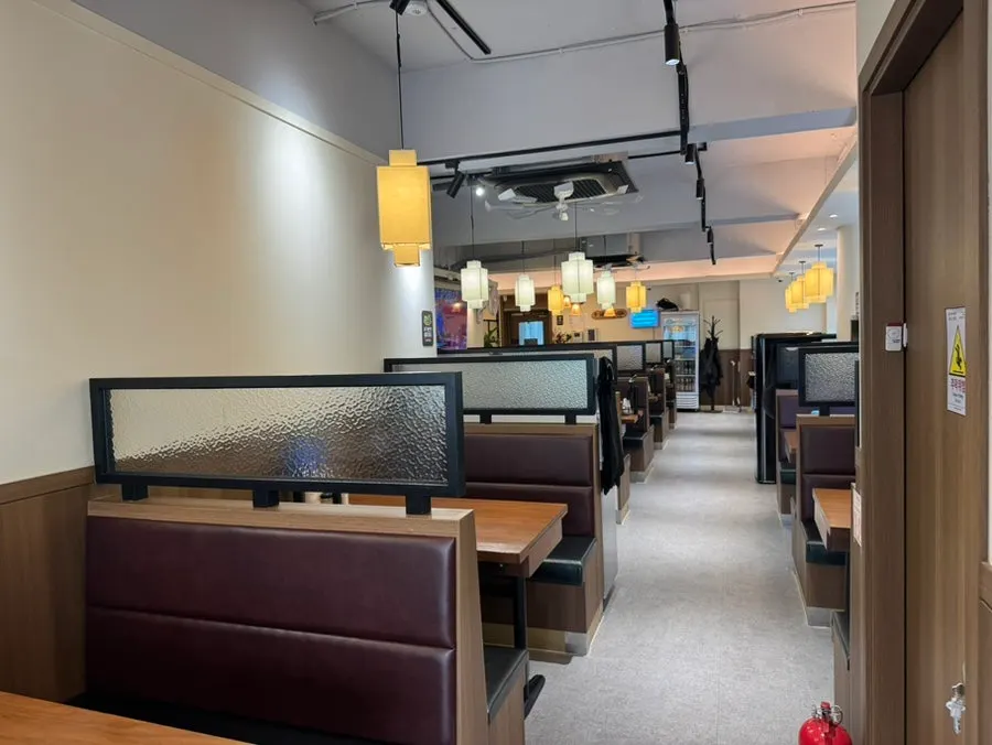 Interior table view at Yugwanjang
