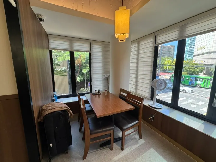 Room seating suitable for group meals