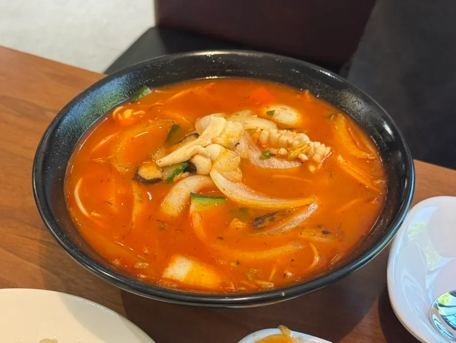 Broth of the jinsagol seafood jjampong, ₩11,000