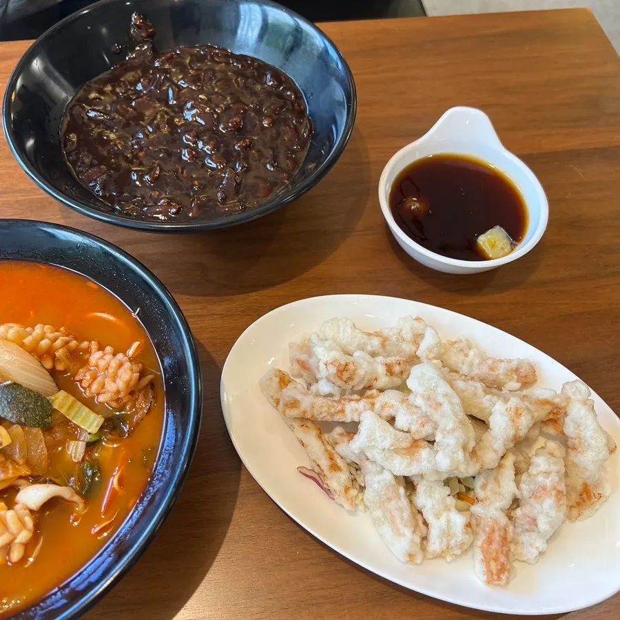 Crispy fried mini tangsuyuk with dipping sauce