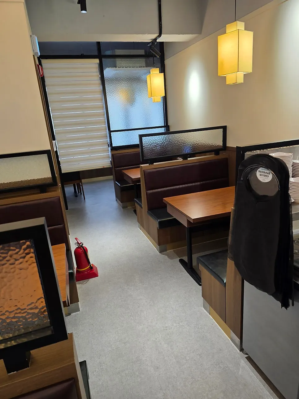Partitioned hall seating at Yugwanjang