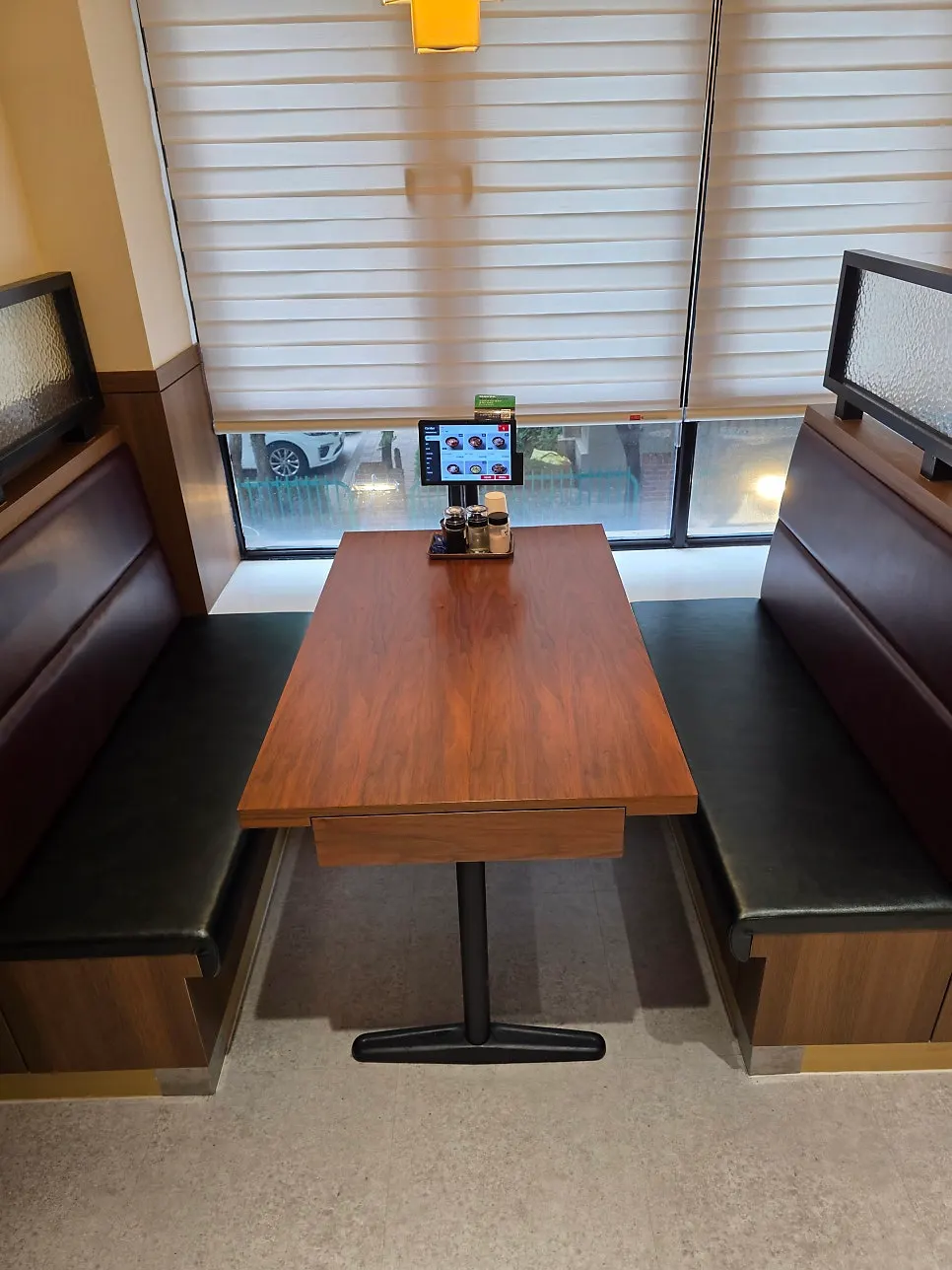 Group room seating and table for gatherings
