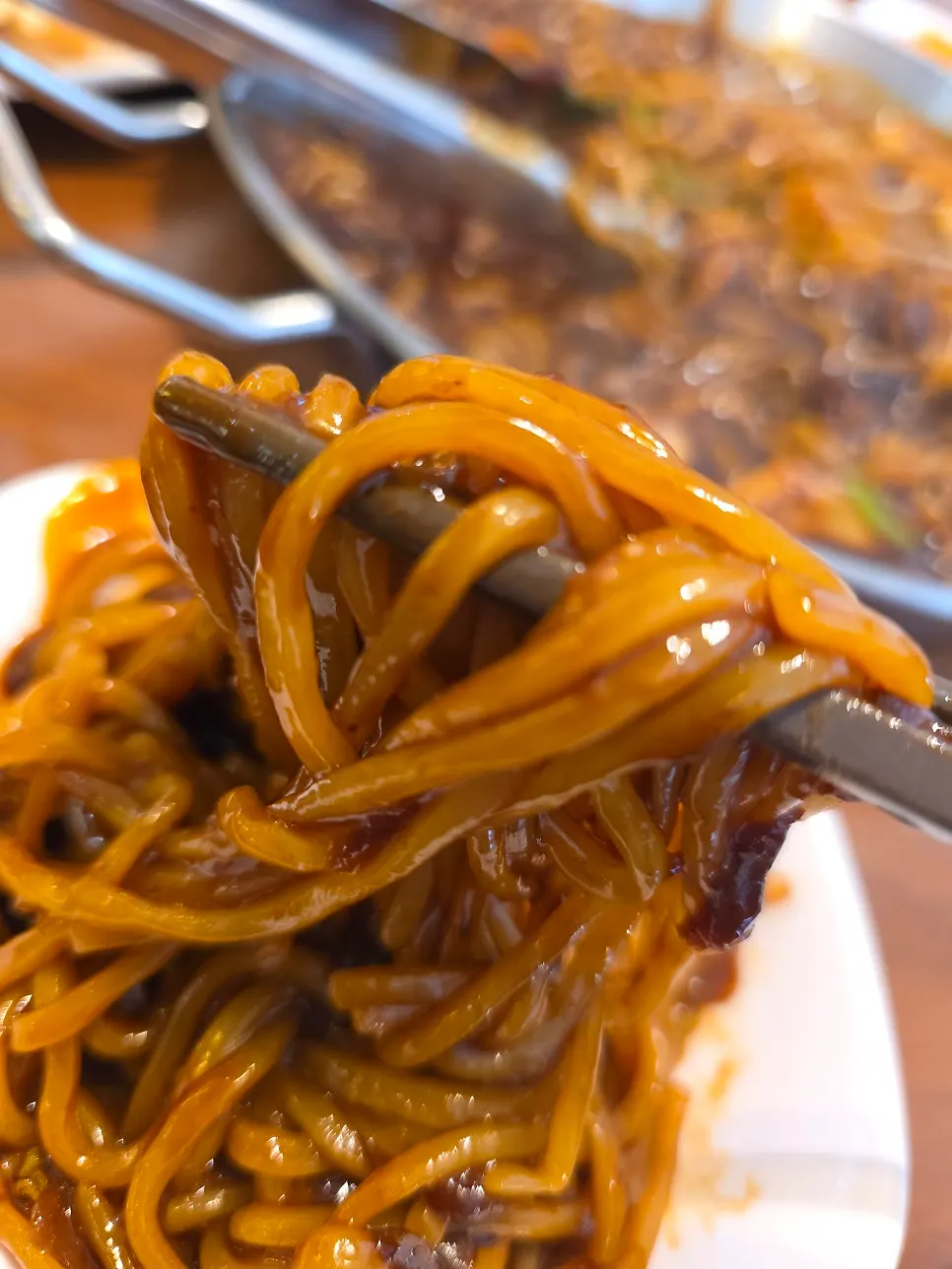 Noodles soaked in black bean sauce