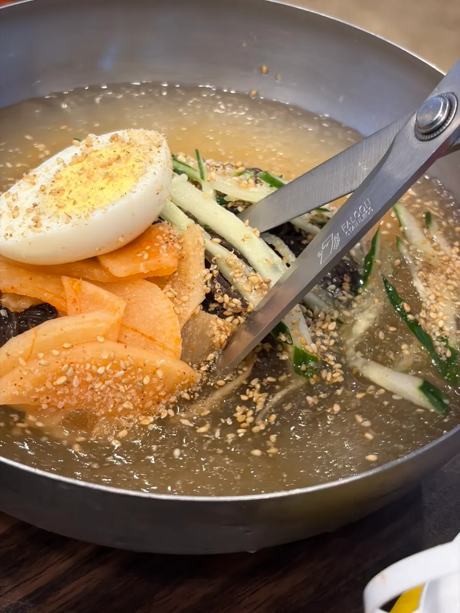 식사 마무리로 나온 냉면