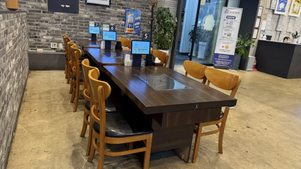 Private room seating at Yuil Jangeo for family gatherings
