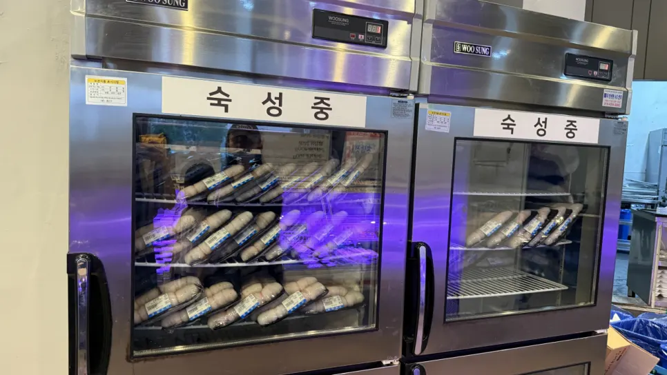 Price sign showing freshwater eel at ₩4,833 per 100g
