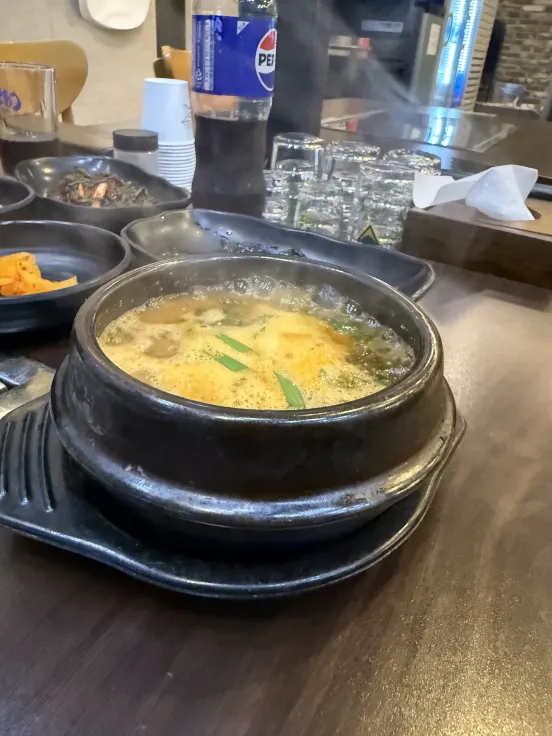 A bowl of ₩3,000 sseuki eel soup
