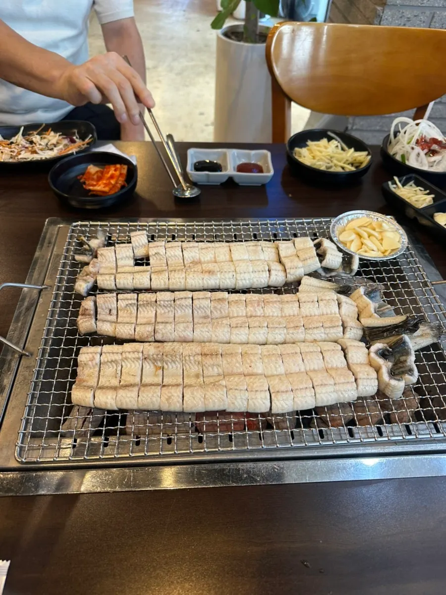 A plate of pre-grilled eel brought to the table