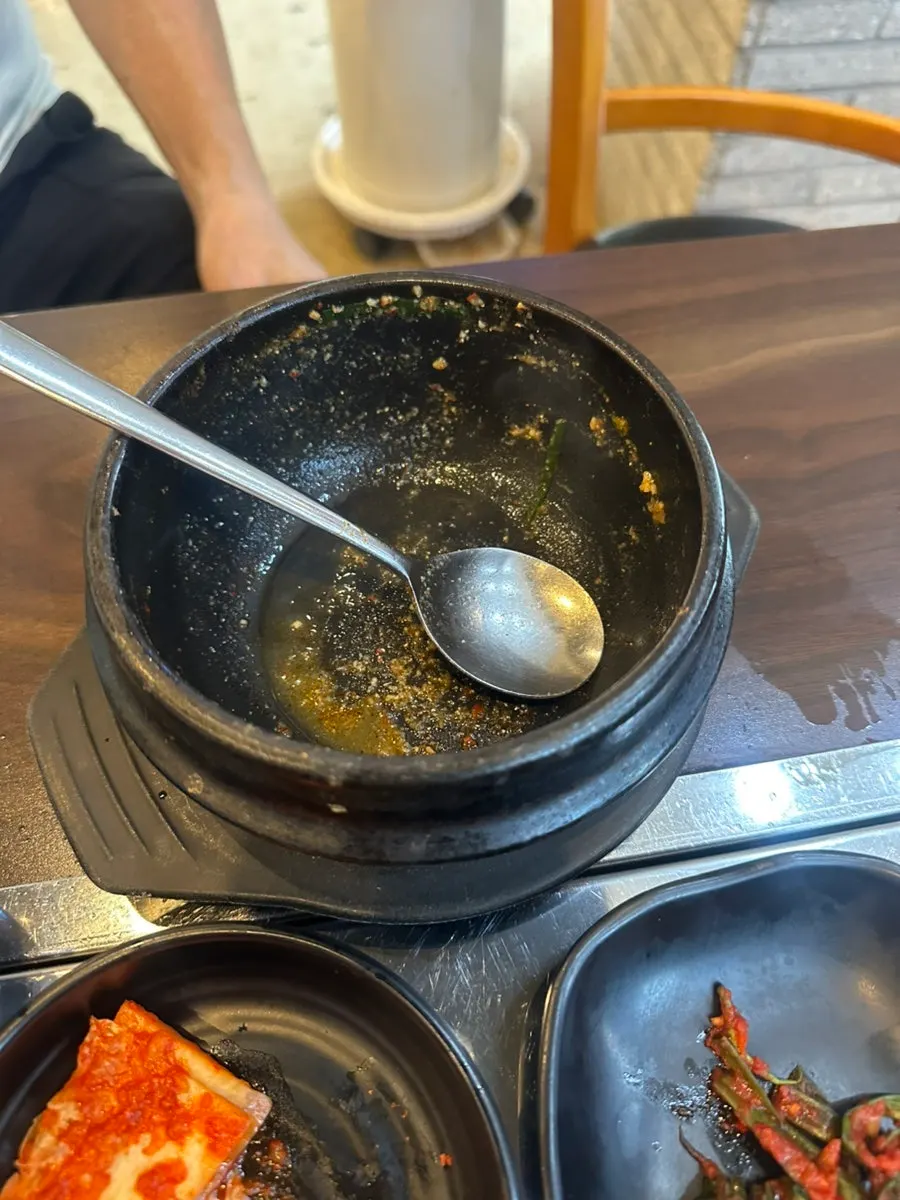 Rice and kimchi added to the eel soup