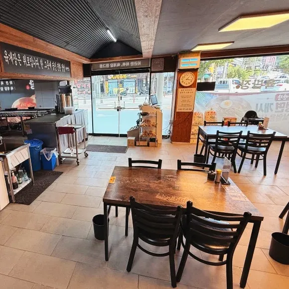Seating with wide table spacing at Yukbanjang Daegu Branch