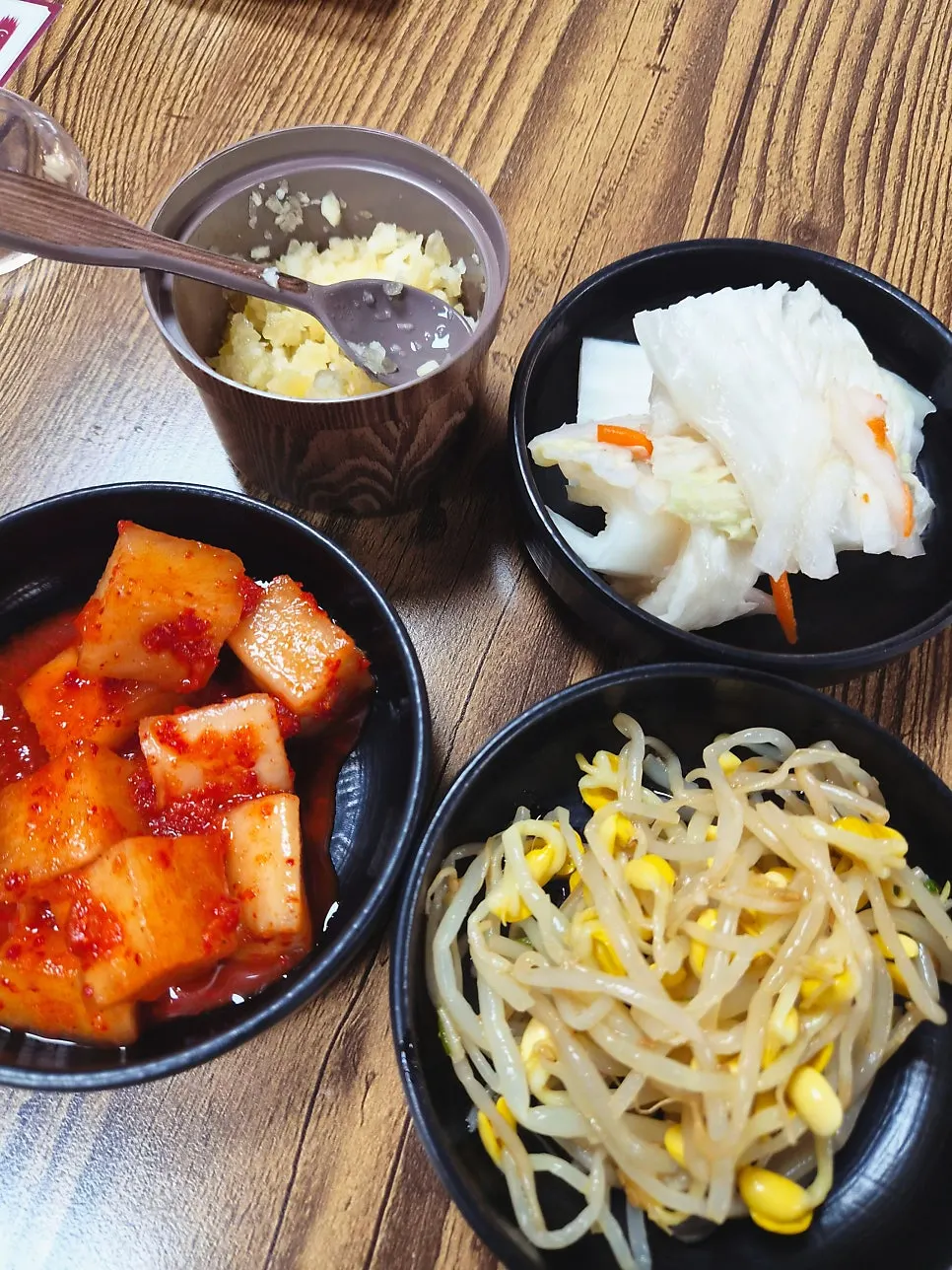 A full lunch spread with side dishes at Yukbanjang