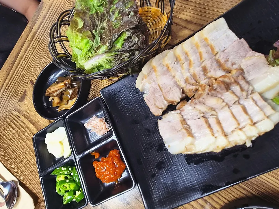 Bossam boiled from carefully selected pork belly cuts