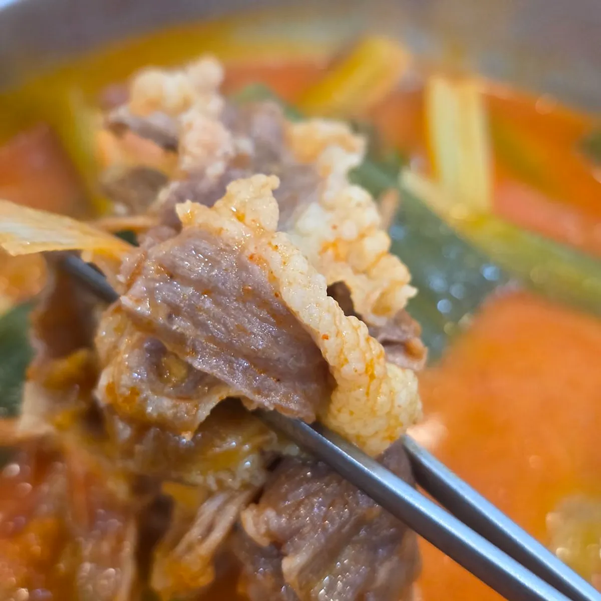 차돌육칼국수 면발과 얼큰한 국물