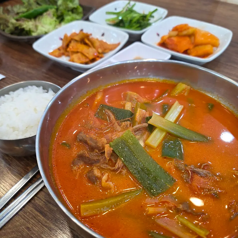건져 올린 쫄깃한 칼국수 면발