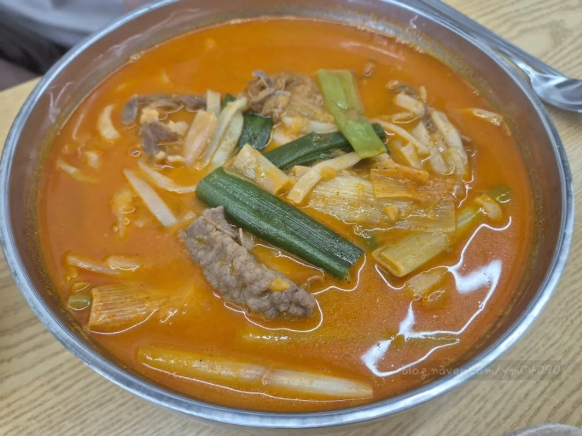육대장 천안백석점 차돌육개장과 양지설렁탕 상차림