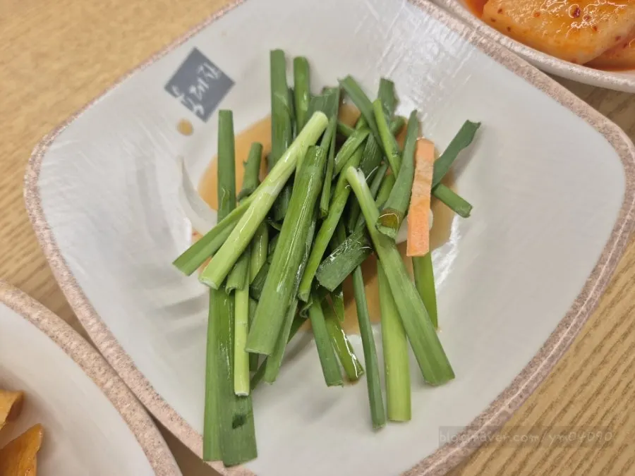 아삭하게 익은 석박지 반찬