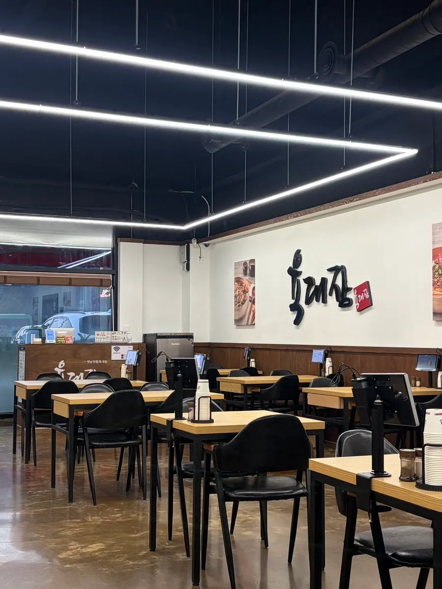 매장 앞 넓은 지상주차장