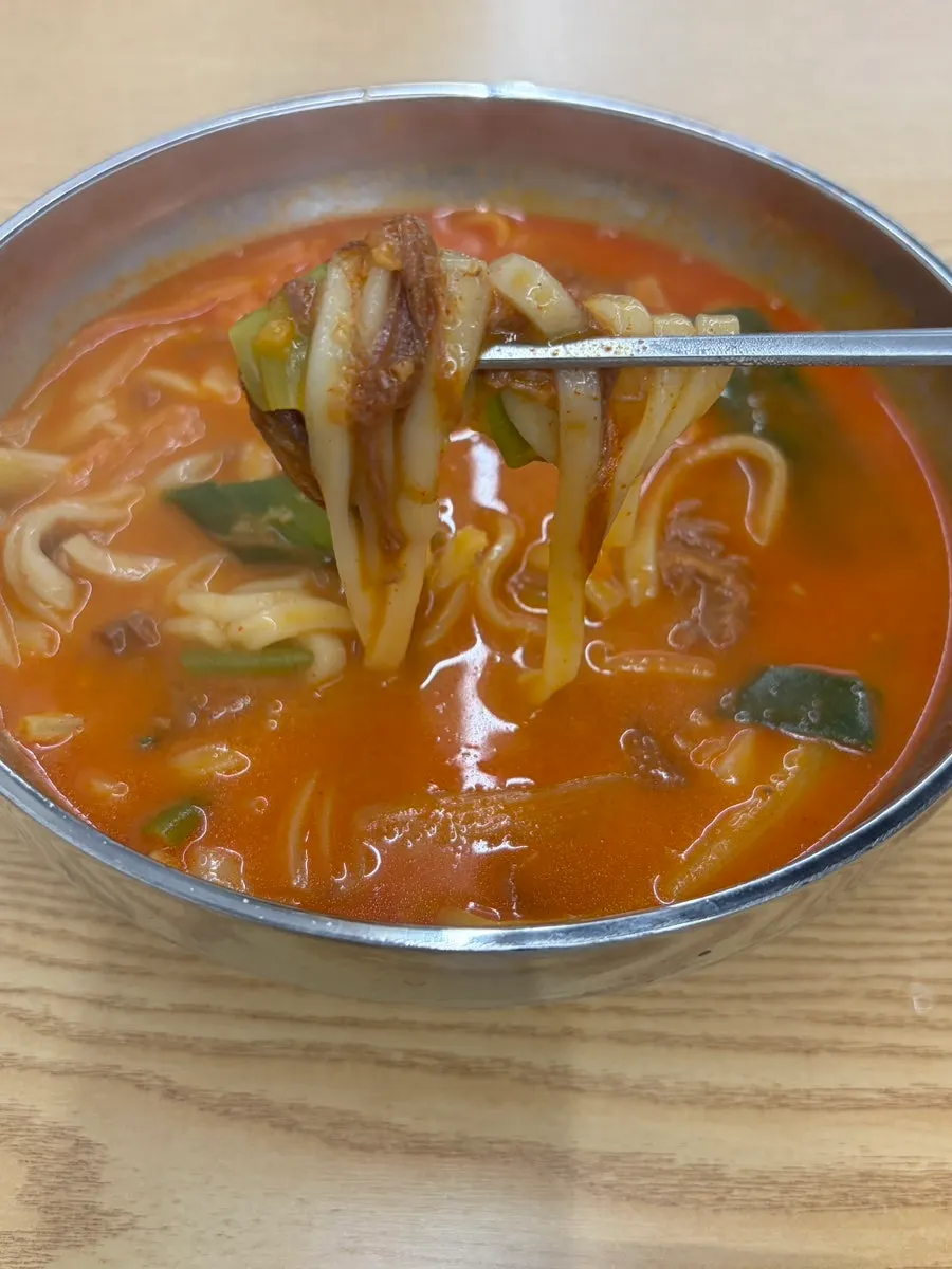 우동면 같은 면이 들어간 생육칼면