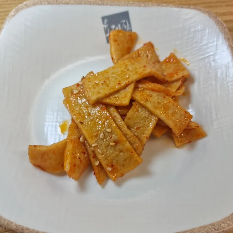 Basic side dishes: chive salad, nabak kimchi, and fish cake stir-fry