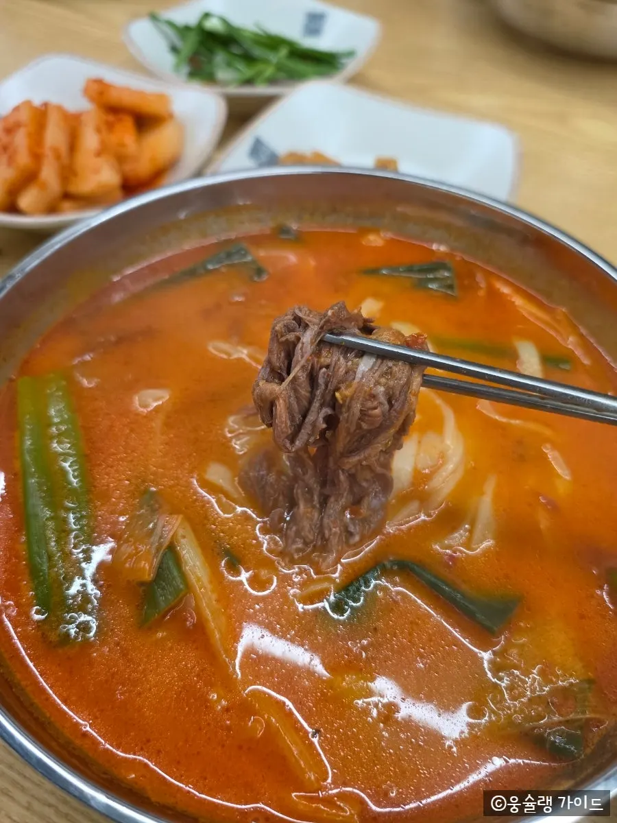 Yukgaejang table setting at Yukdaejang Cheonan Baekseok Branch