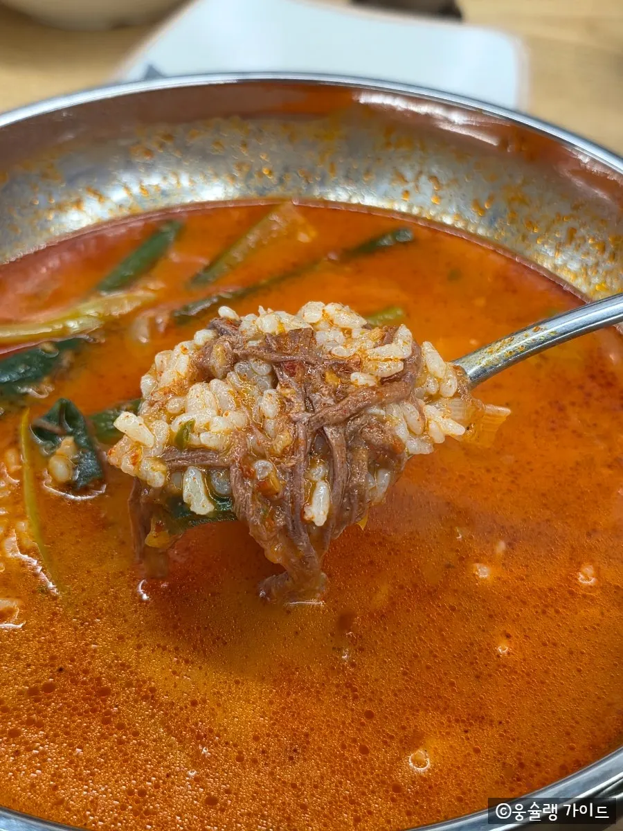 Close-up of beef knife-cut noodles at Yukdaejang Cheonan Baekseok Branch