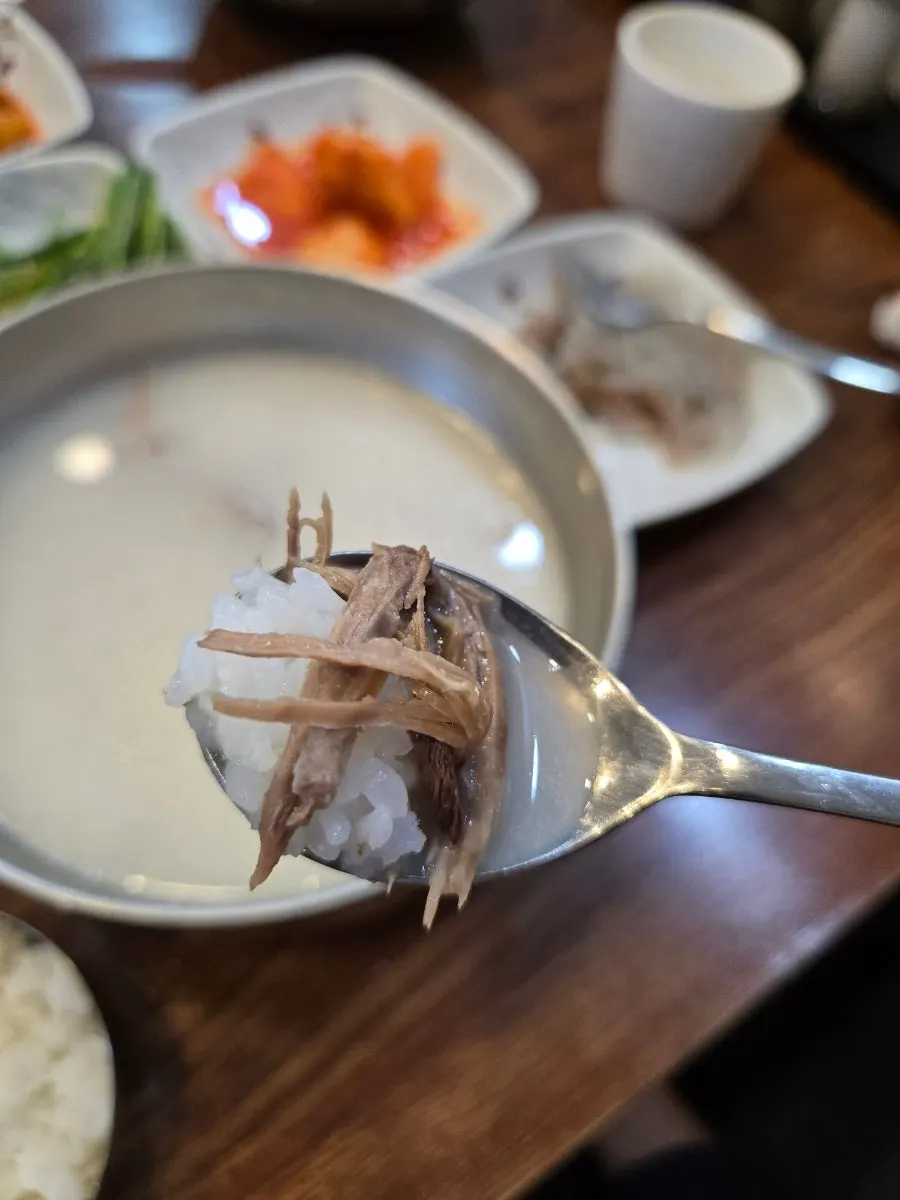 Kids' seolleongtang generously topped with meat