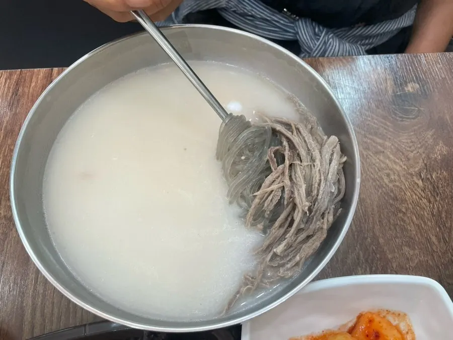 4인 주문 상차림 전체 모습