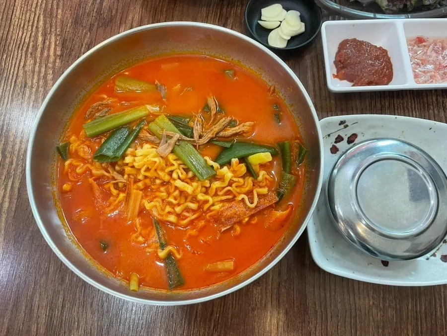 고기와 대파가 듬뿍 든 옛날 전통 육개장