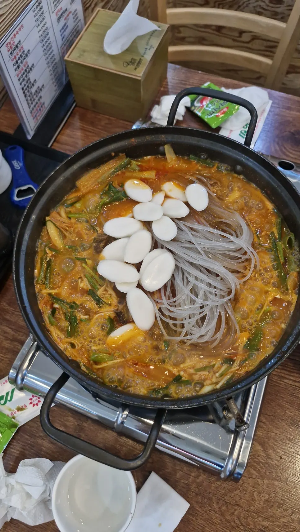 진하고 진득한 사골 육수 국물