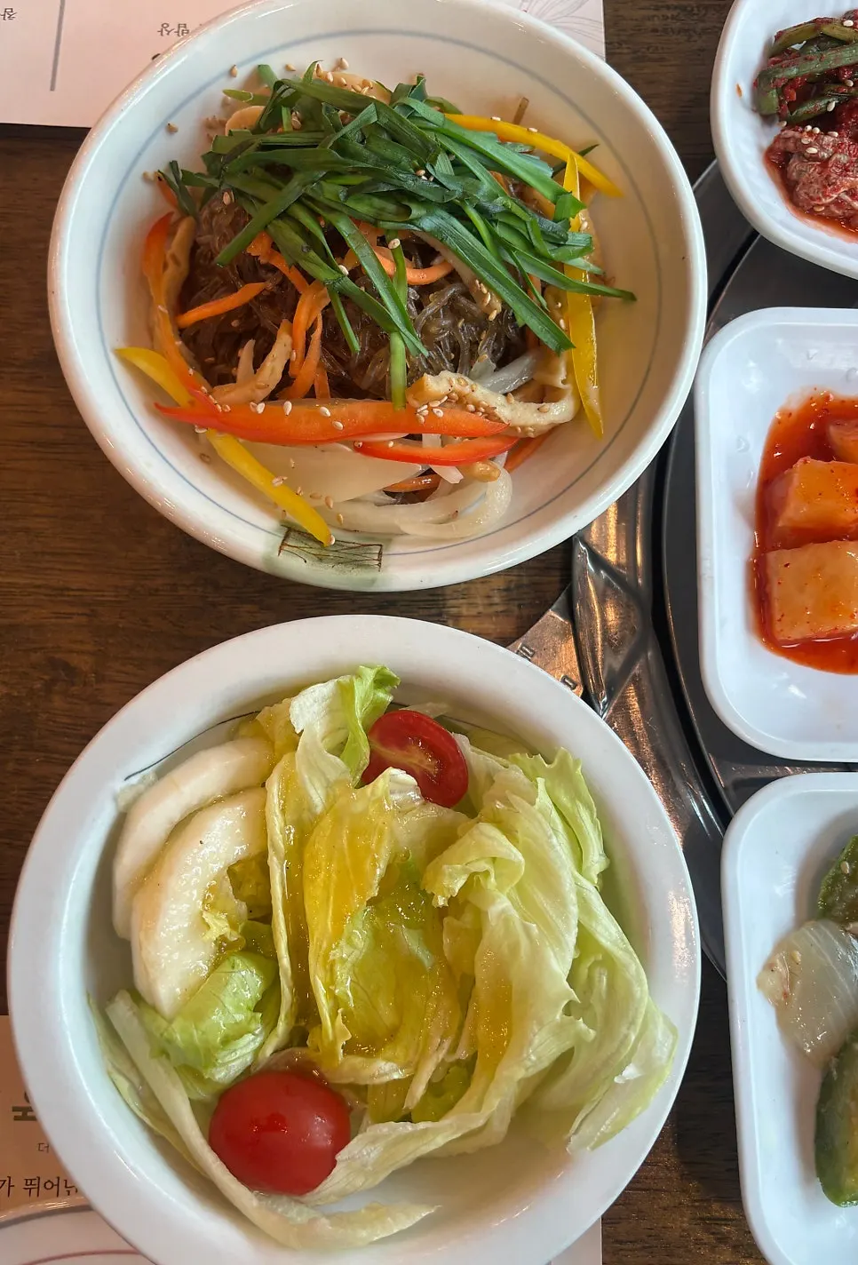 Yukganmyeongga's side dishes including salad