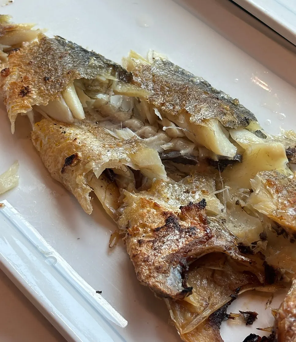 Plate of bori-gulbi drizzled with lemon