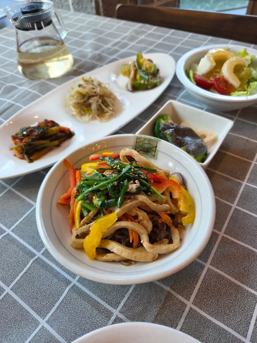 Neatly plated banchan at Yukganmyeongga
