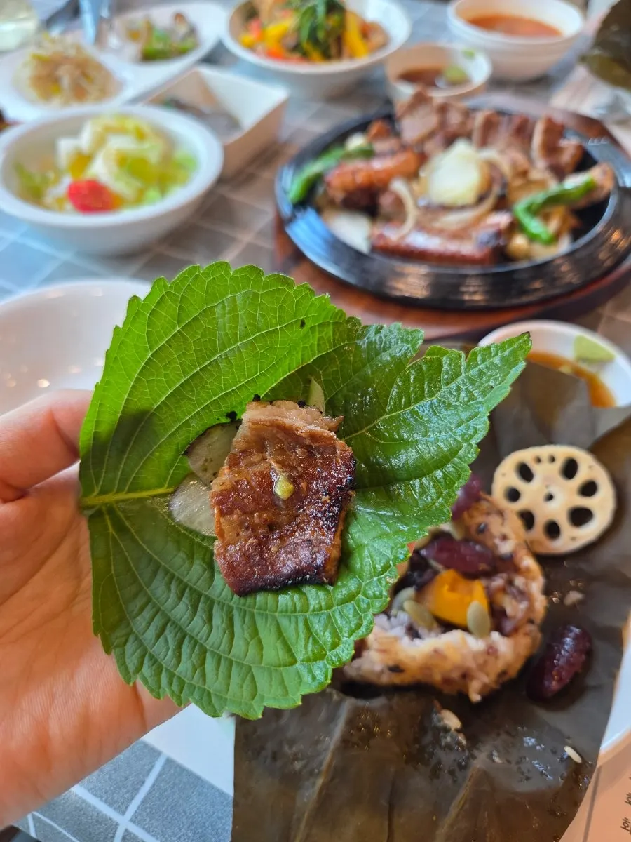 A meal of banchan and galbi together