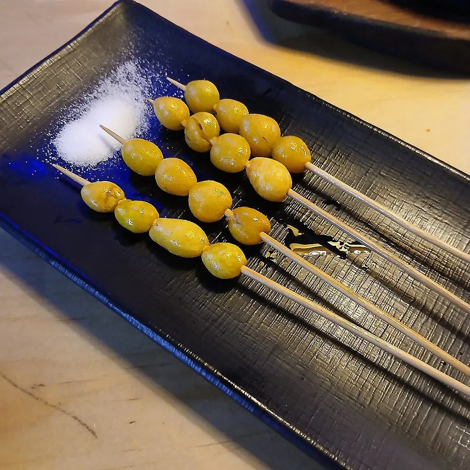 Ginkgo nut skewers and fried chicken skewers as drinking snacks