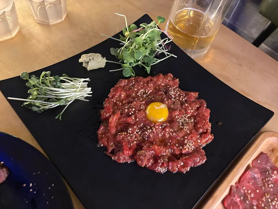 9,900원 불닭소스 육회 한 접시