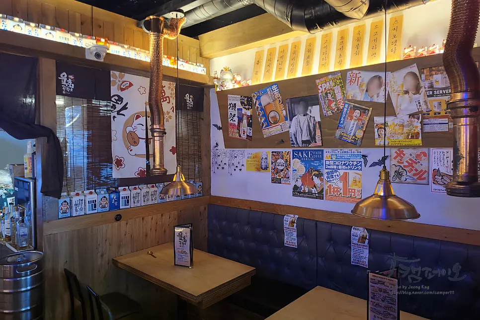 Sign showing side dish and drink prices
