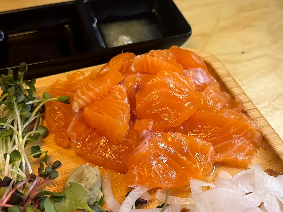 A piece of yakiniku cooked over direct flame