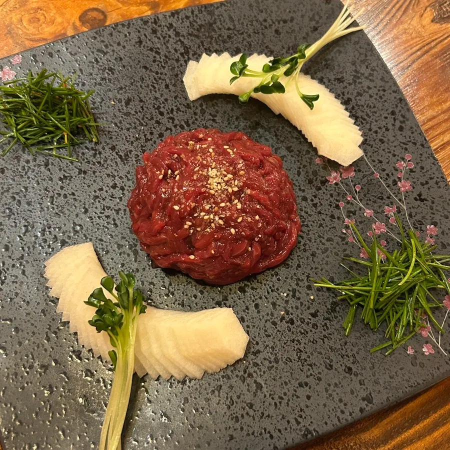 Plate of seasoned yukhoe