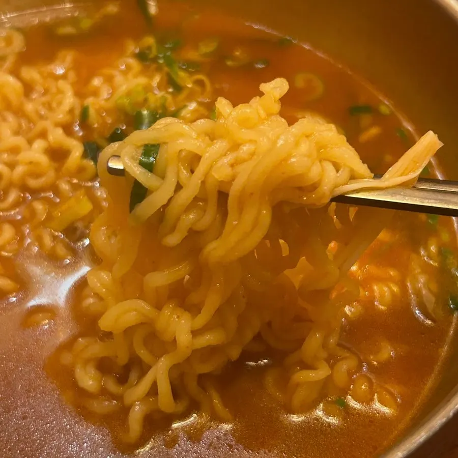 Lifting up chewy ramyeon noodles