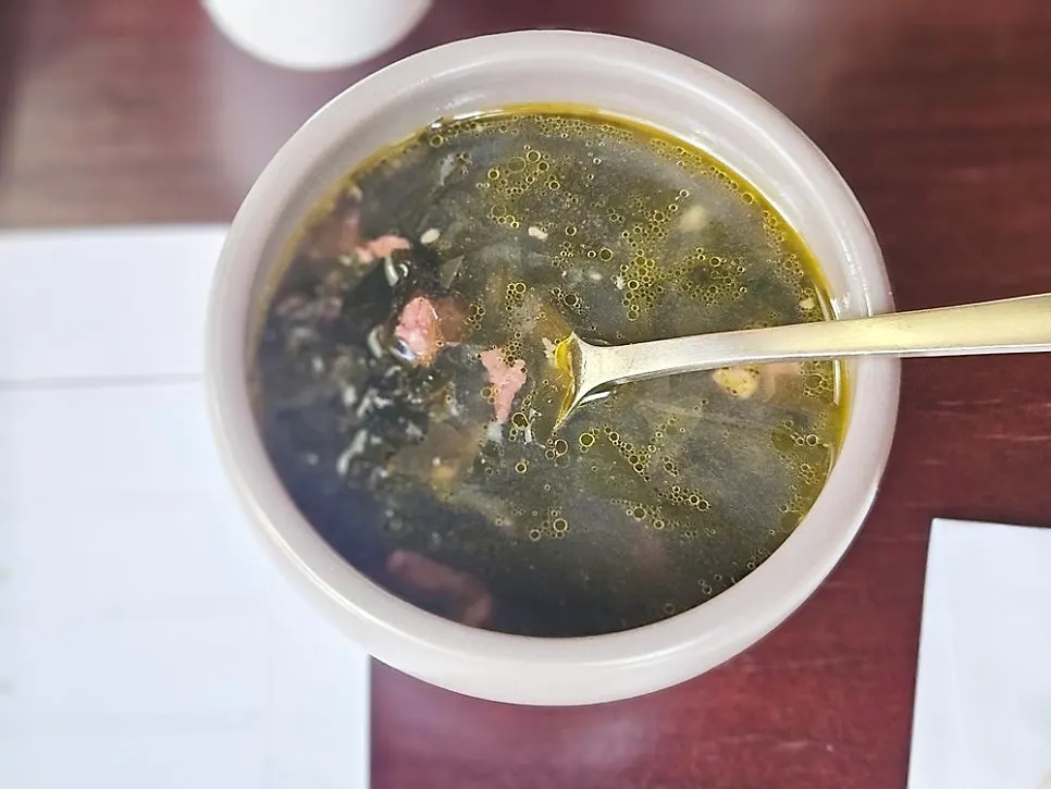 Beef seaweed soup served before the meal