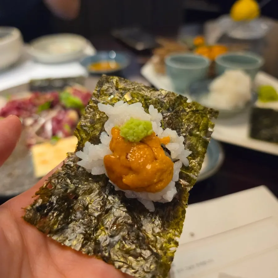 김에 치즈와 육회, 배를 올린 조합