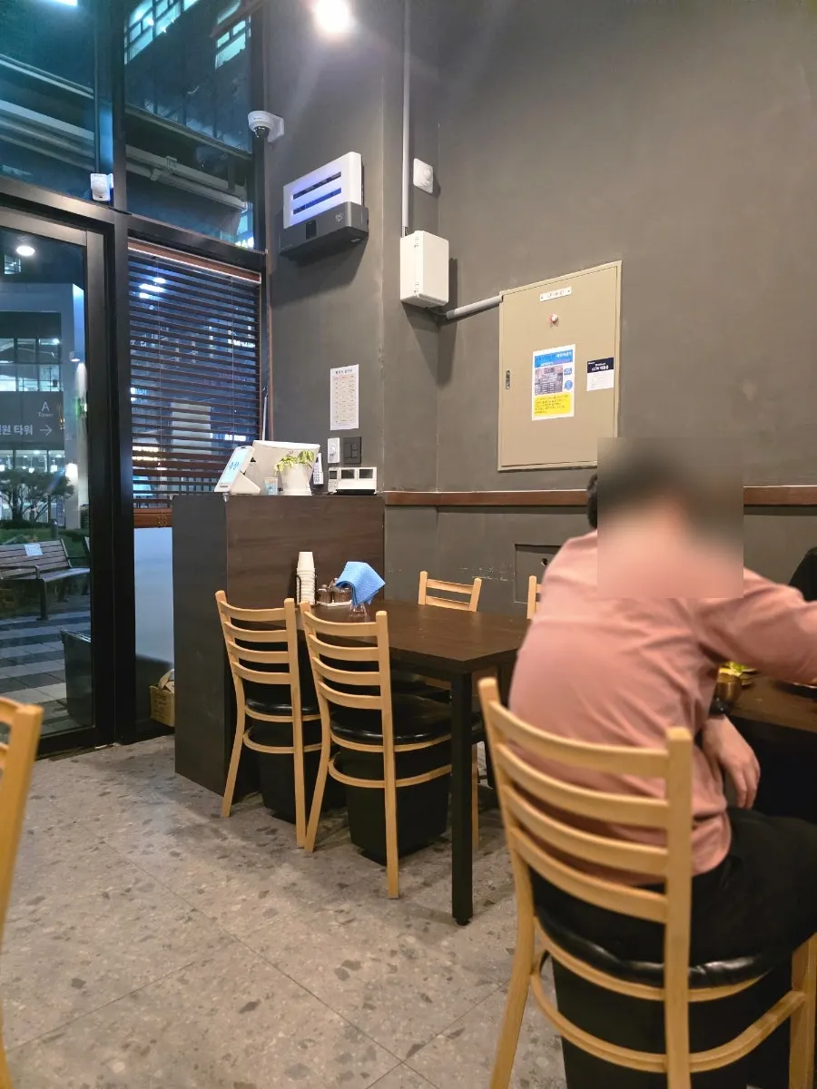 Yukhwang interior and table seating