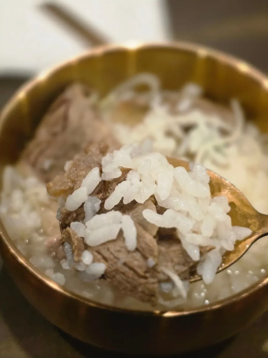 Noodles added to the hanwoo gomtang