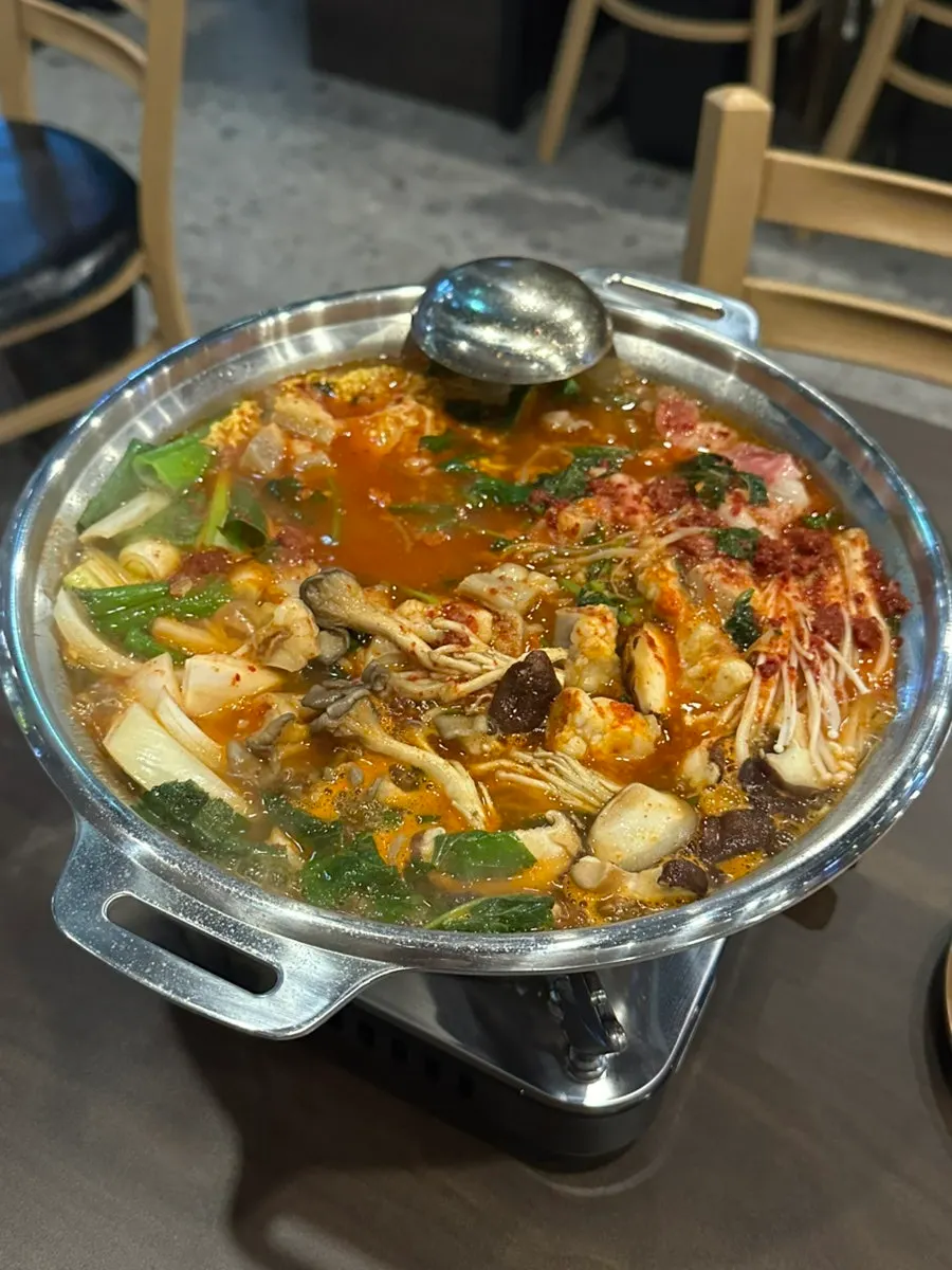 기본으로 제공된 칼국수 사리 한 접시