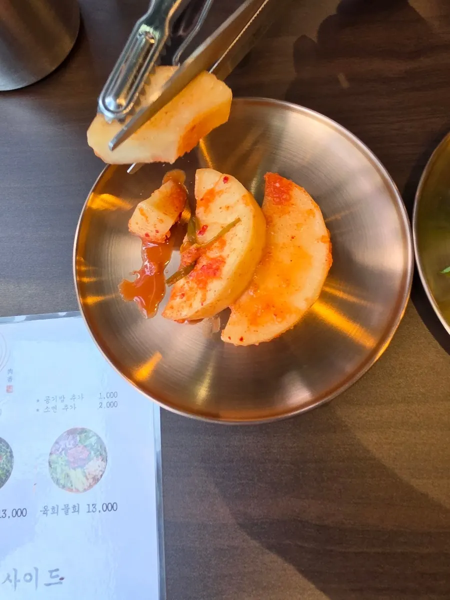 切成適口大小的蘿蔔泡菜小菜