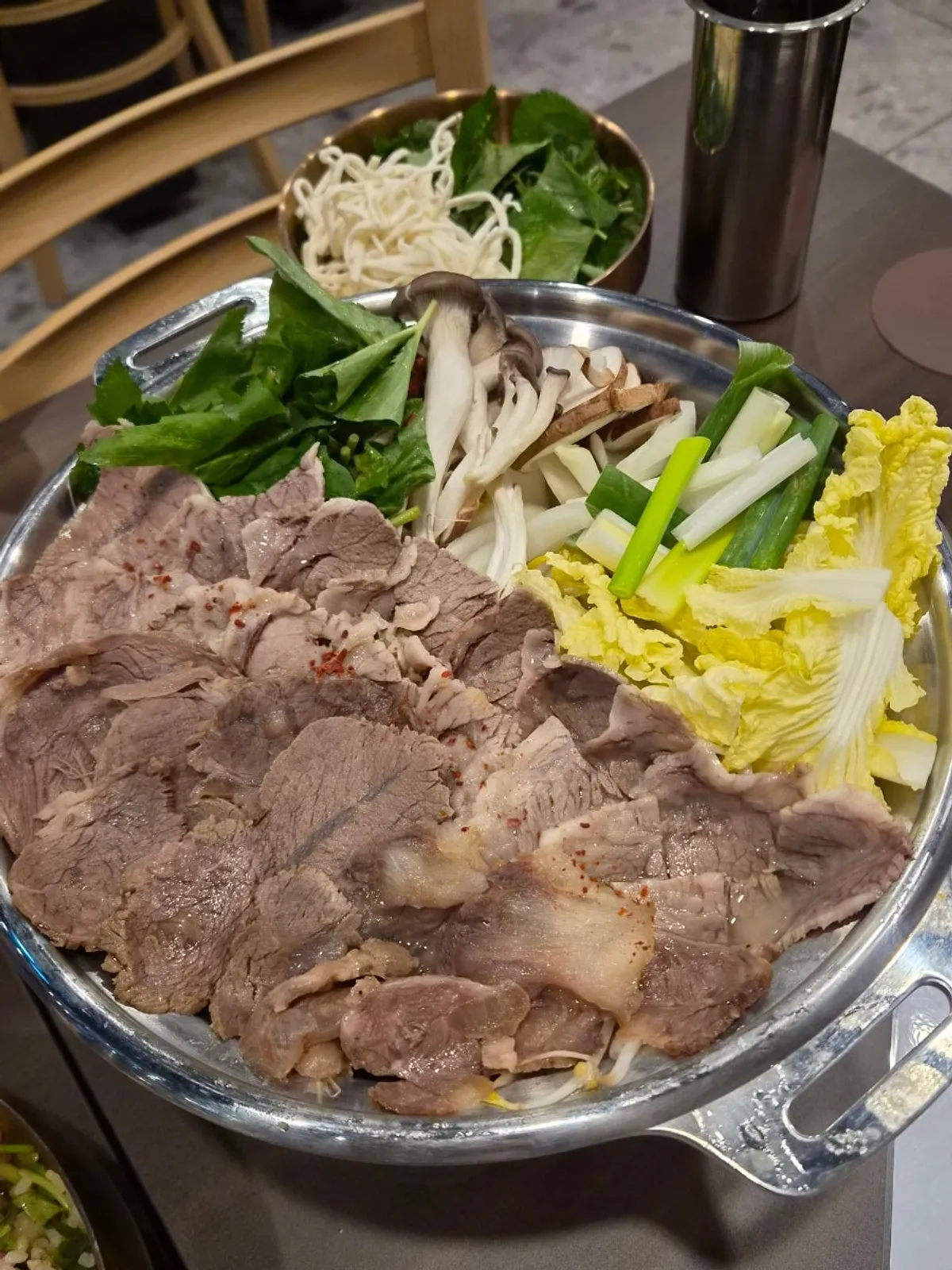푸짐한 육향 수육전골 소 사이즈